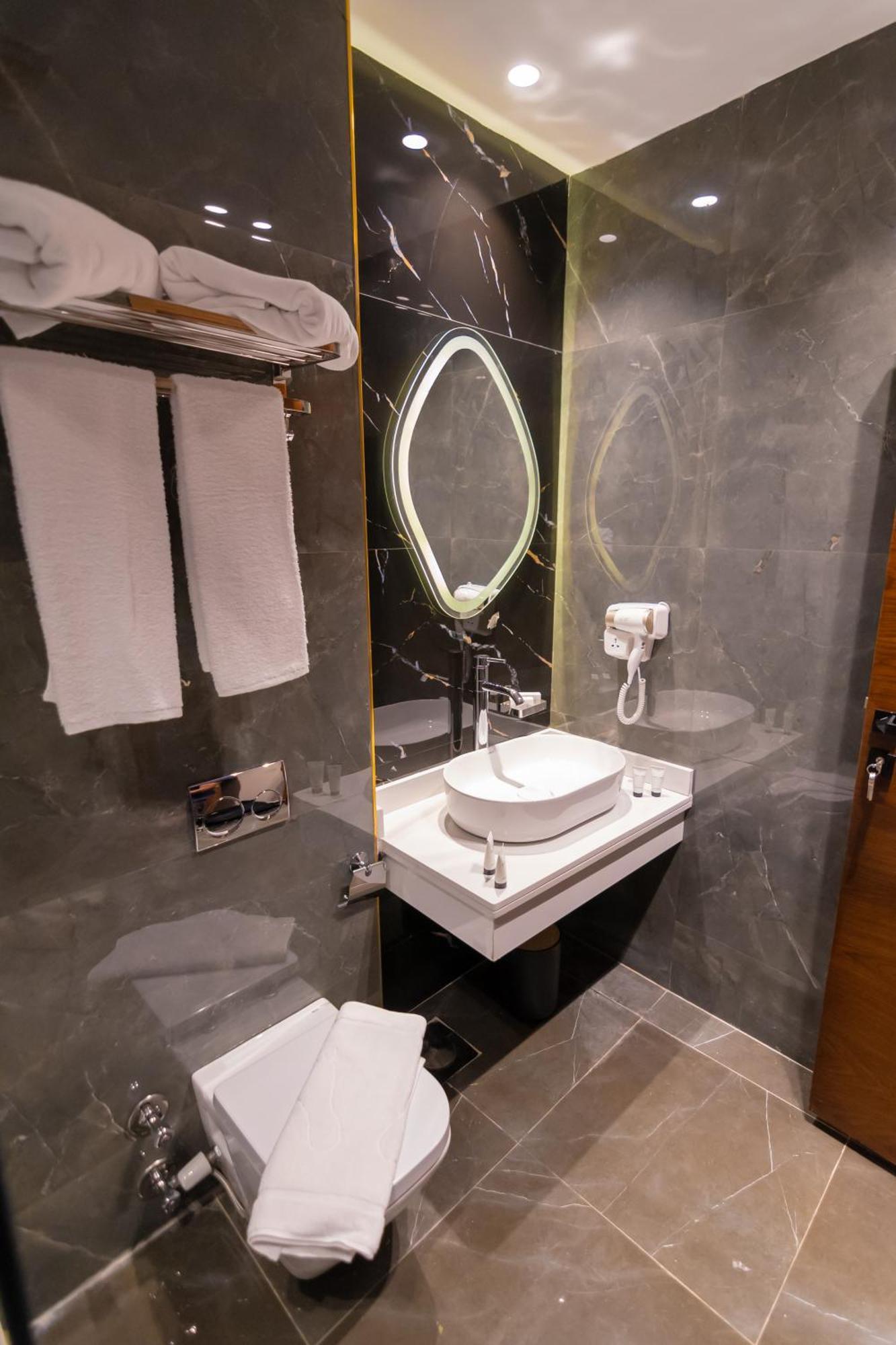 Spire West Hotel Al Kawm al Akhdar Exterior photo